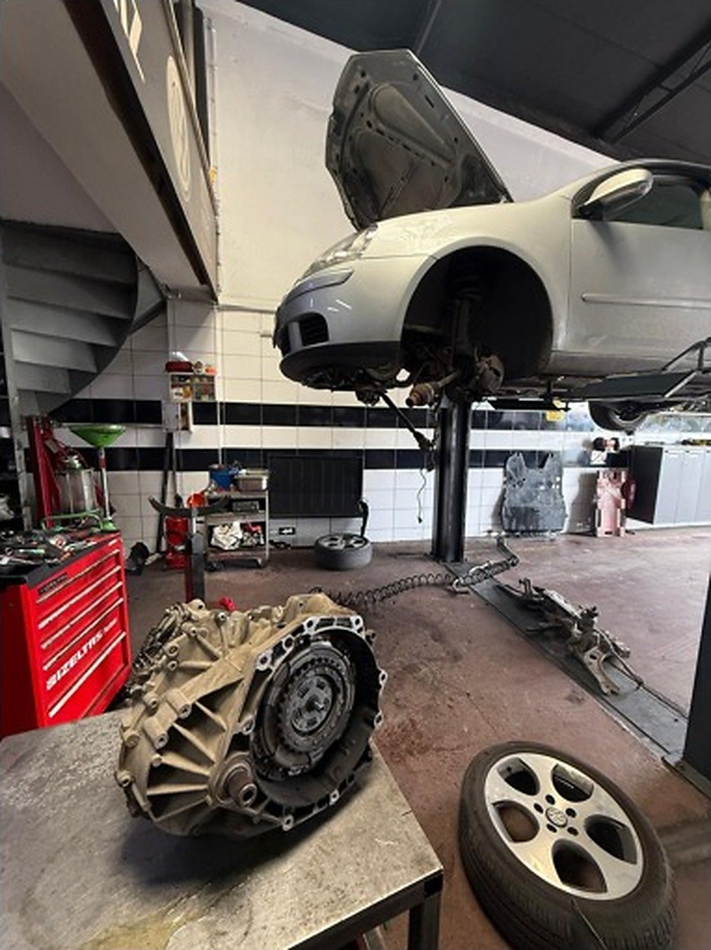 Dakik Oto Servis atölye çalışması